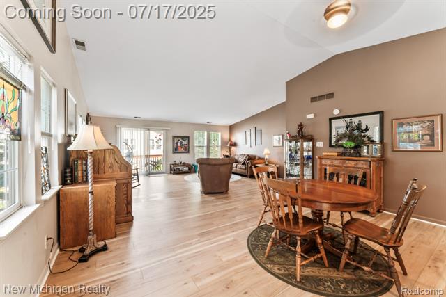 front view picture of 4885 Oakhill Dr, Waterford, MI. 48329