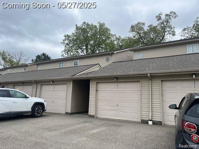 front view picture of 4971 Oakhill Dr, Waterford, MI. 48329