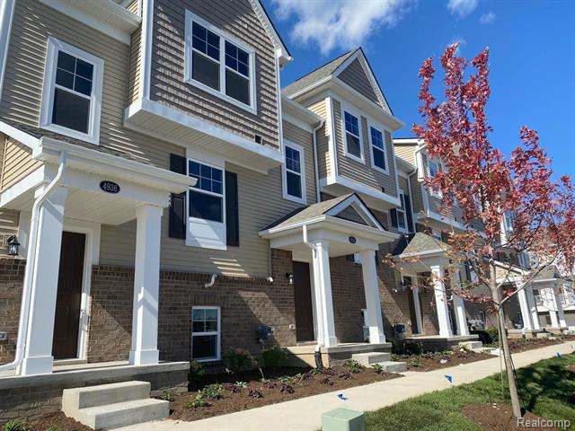 front view picture of 4938 Treeside Ln, Troy, MI. 48098