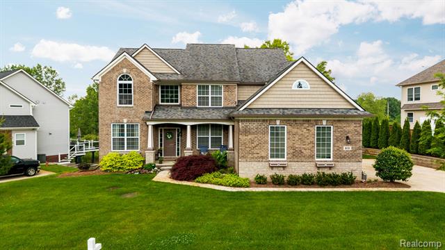 front view picture of 613 Olivia Dr, Milford, MI. 48381
