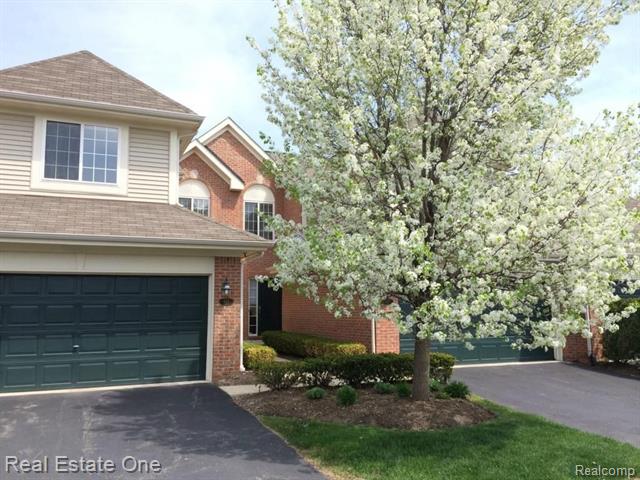 front view picture of 617 James Cir, Royal Oak, MI. 48067