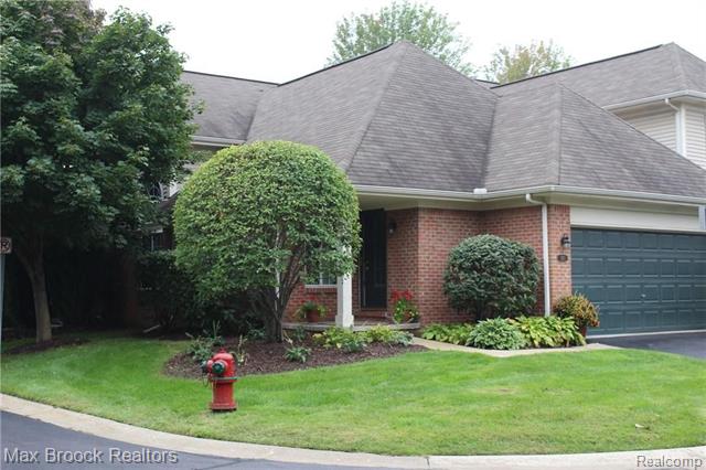 front view picture of 320 James Cir, Royal Oak, MI. 48067