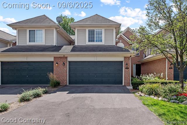 front view picture of 308 James Cir, Royal Oak, MI. 48067