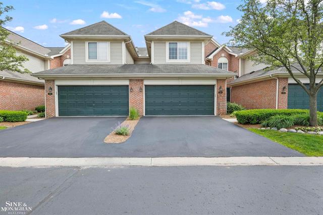 front view picture of 404 James Cir, Royal Oak, MI. 48067