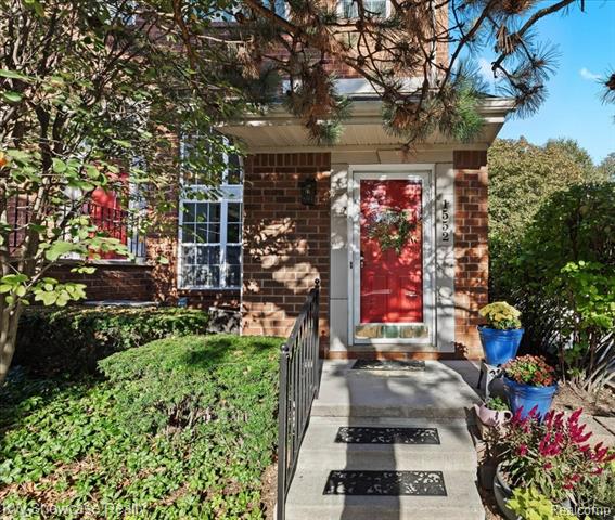 front view picture of 1552 Maryland Club Dr, Royal Oak, MI. 48067