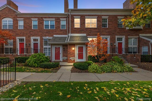 front view picture of 1510 Maryland Club Dr, Royal Oak, MI. 48067