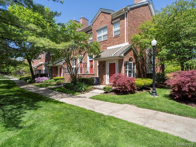 front view picture of 1524 Maryland Club Dr, Royal Oak, MI. 48067