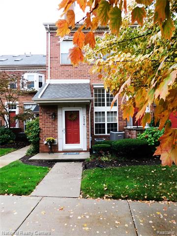 front view picture of 1576 Maryland Club Dr, Royal Oak, MI. 48067