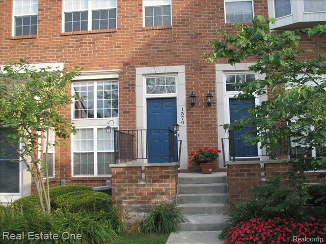 front view picture of 1570 Maryland Club Dr, Royal Oak, MI. 48067