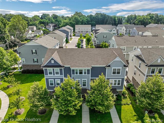 front view picture of 395 Glendale Ln, Ferndale, MI. 48220