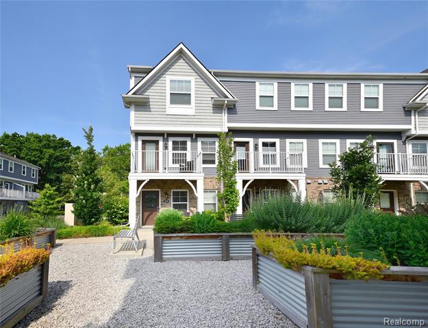 front view picture of 338 Glendale Ln, Ferndale, MI. 48220