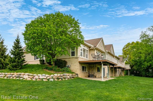front view picture of 5947 Baypointe Blvd, Clarkston, MI. 48346