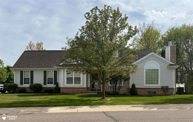 front view picture of 5733 Pinecroft Ct, Clarkston, MI. 48346