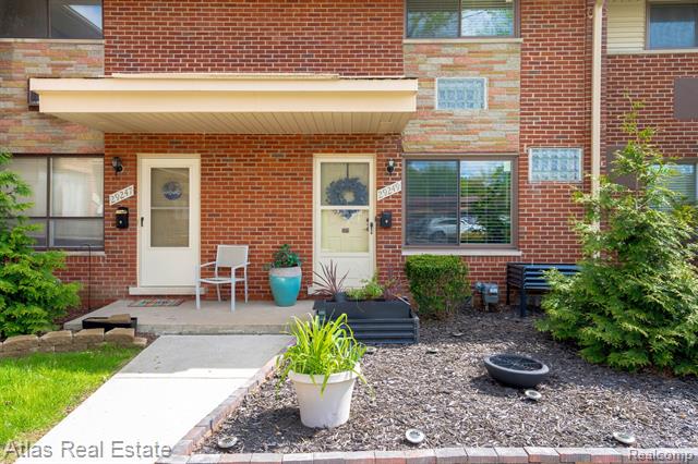 front view picture of 29249 Tessmer Ct, Madison Heights, MI. 48071