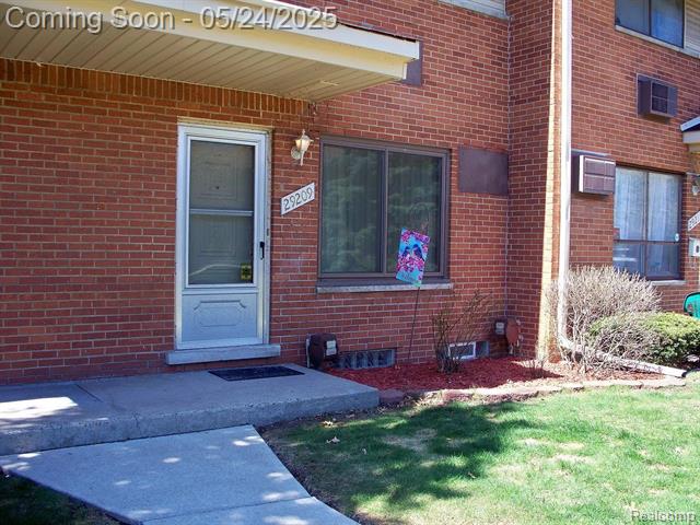 front view picture of 29209 Tessmer Ct, Madison Heights, MI. 48071