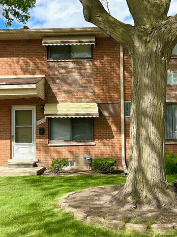 front view picture of 29070 Tessmer Ct, Madison Heights, MI. 48071