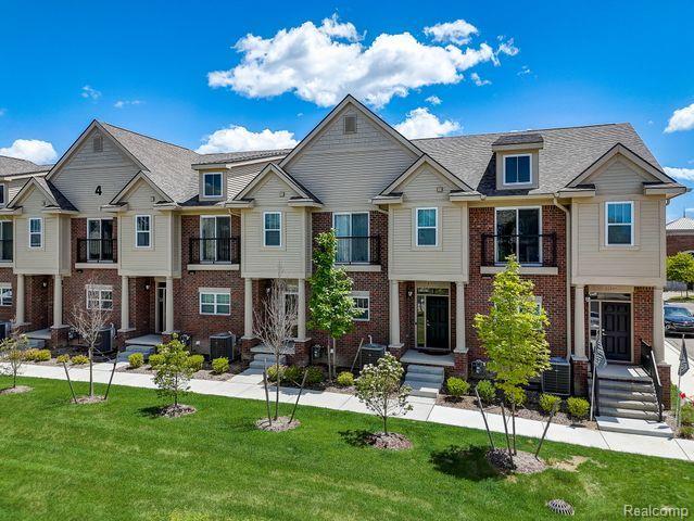 front view picture of 25503 Grandview Ln, Novi, MI. 48375