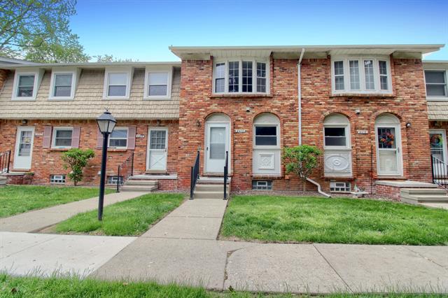 front view picture of 2611 Kingstowne Dr, Walled Lake, MI. 48390
