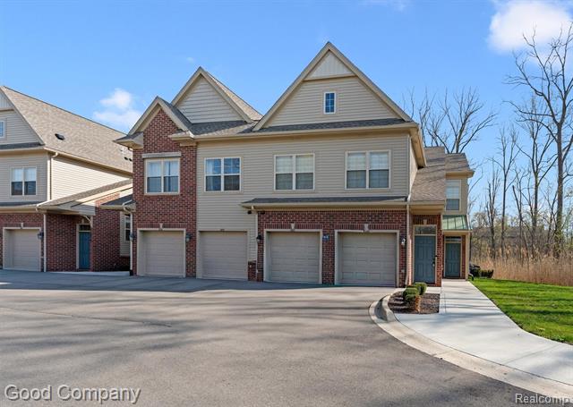 front view picture of 602 Pointe Dr, Walled Lake, MI. 48390