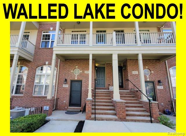 front view picture of 157 E Bay Dr, Walled Lake, MI. 48390