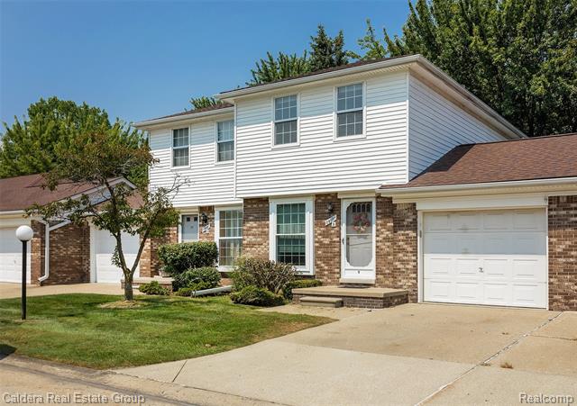 front view picture of 28091 Fair Oaks Ln, Harrison Township, MI. 48045