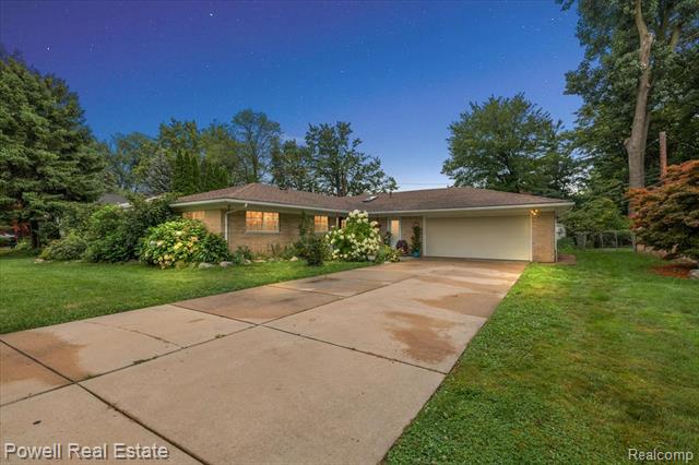 front view picture of 25132 Bonaire Court, Harrison Township, MI. 48045