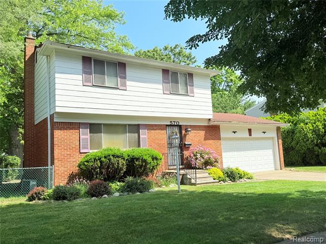 front view picture of 570 Clinton River Dr, Mount Clemens, MI. 48043