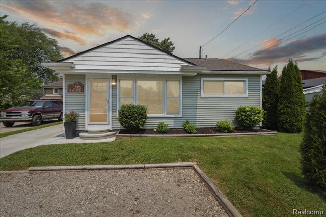 front view picture of 26905 South River, Harrison Township, MI. 48045