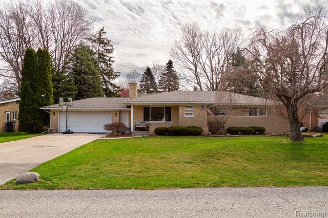 front view picture of 38532 Manchester, Clinton Township, MI. 48036