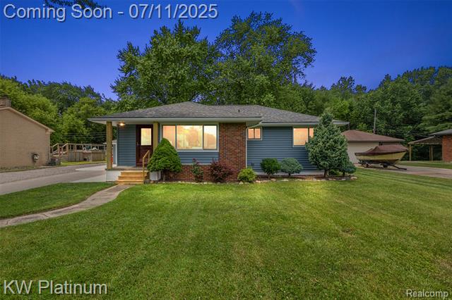 front view picture of 39365 Memory Lane, Harrison Township, MI. 48045