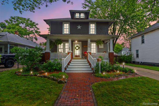 front view picture of 134 Court St, Mount Clemens, MI. 48043