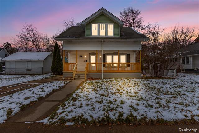 front view picture of 142 Miller St, Mount Clemens, MI. 48043