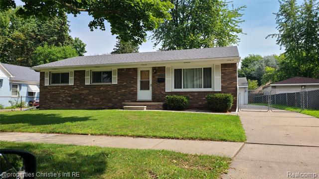 front view picture of 229 Riverside Dr, Mount Clemens, MI. 48043