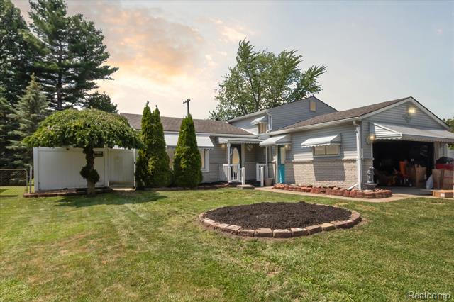 front view picture of 39529 Camp, Harrison Township, MI. 48045