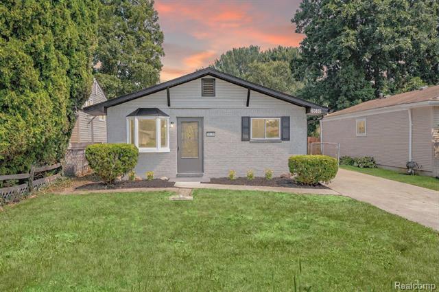 front view picture of 39588 Chart, Harrison Township, MI. 48045