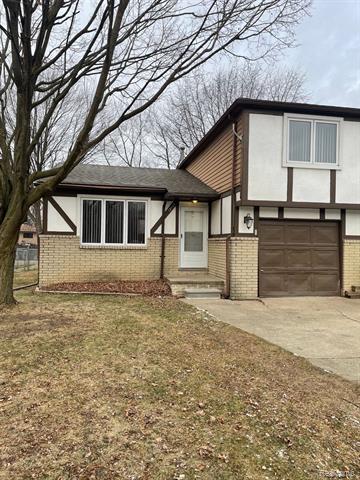 front view picture of 39443 Jefferson, Harrison Township, MI. 48045