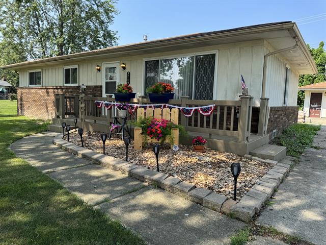 front view picture of 39909 Bridgeview, Harrison Township, MI. 48045