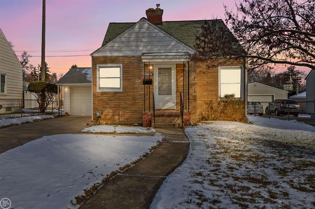 front view picture of 21227 Hillcrest, Clinton Township, MI. 48036