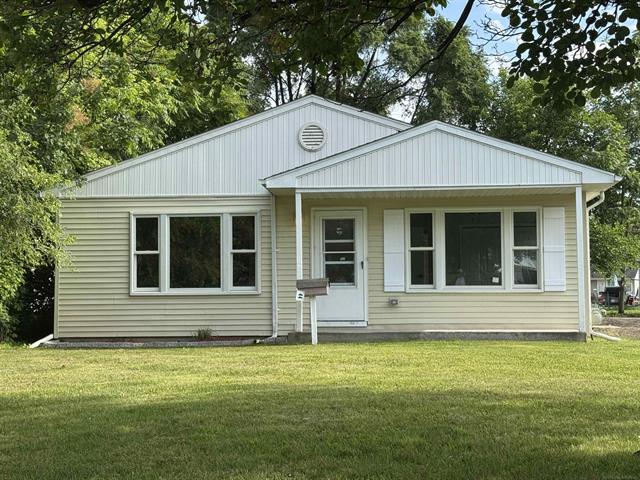 front view picture of 44 Fessenden St, Mount Clemens, MI. 48043