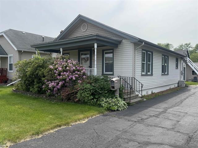 front view picture of 38 S Rose St, Mount Clemens, MI. 48043