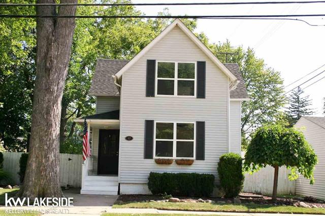 front view picture of 12 Madison St, Mount Clemens, MI. 48043
