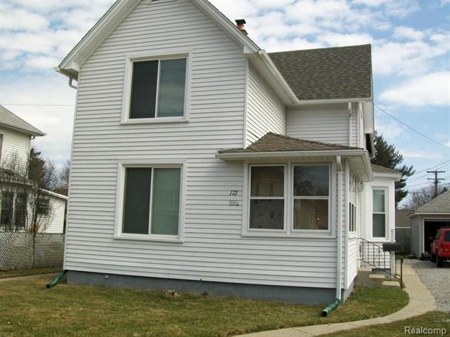 front view picture of 172 North Ave, Mount Clemens, MI. 48043