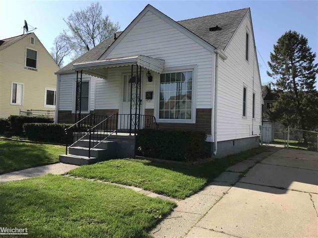 front view picture of 25 Alter Ct, Mount Clemens, MI. 48043