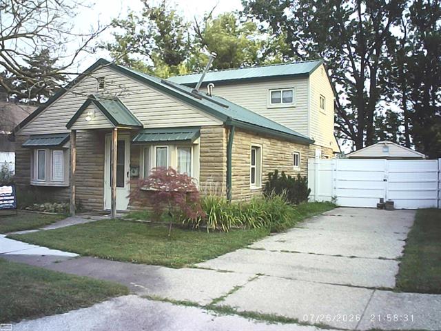 front view picture of 434 Gallup Ave, Mount Clemens, MI. 48043