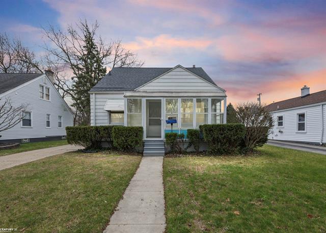 front view picture of 103 Canfield Dr, Mount Clemens, MI. 48043