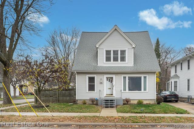 front view picture of 106 Hubbard Ave, Mount Clemens, MI. 48043