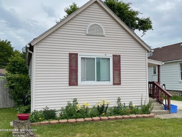 front view picture of 58 Yeamans Ave, Mount Clemens, MI. 48043