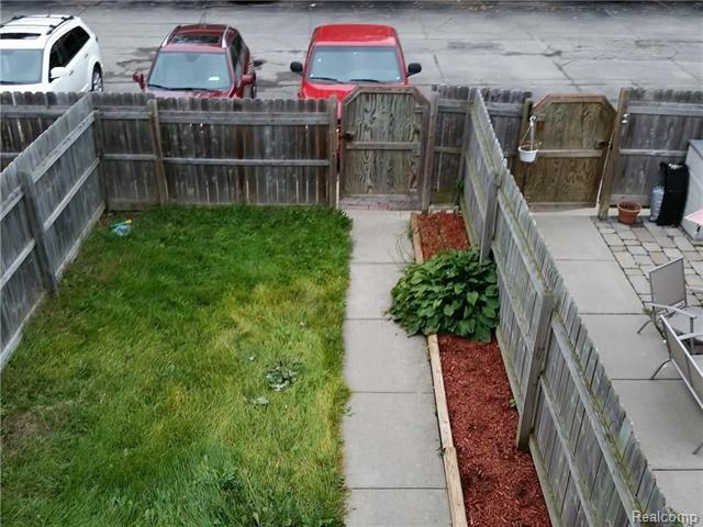 front view picture of 141 Court St, Mount Clemens, MI. 48043