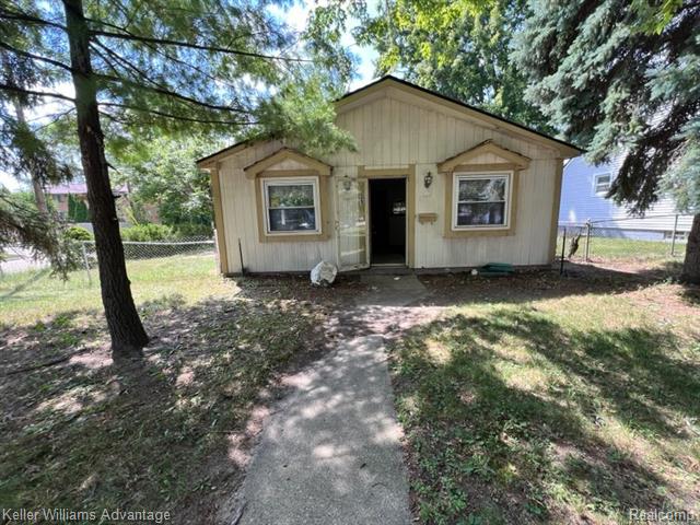 front view picture of 31 High St, Mount Clemens, MI. 48043