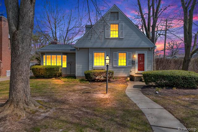 front view picture of 155 Court St, Mount Clemens, MI. 48043